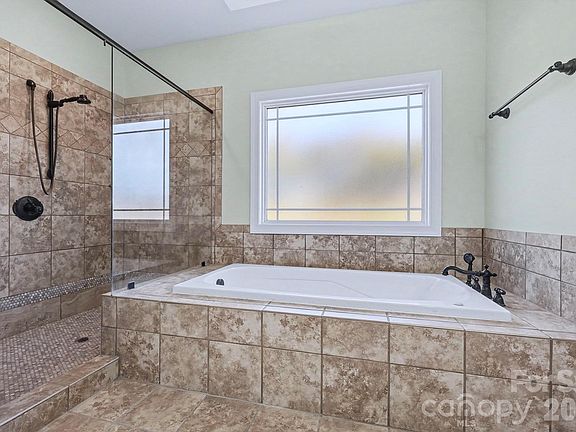 5th image of 170 Saint James Way