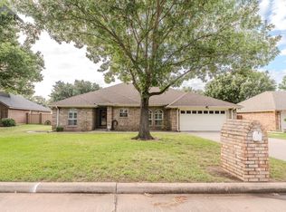813 Arapaho Dr, Burkburnett, TX 76354