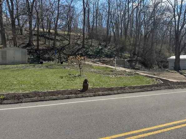 3241 Sheridan Rd, Dubuque, IA 52001