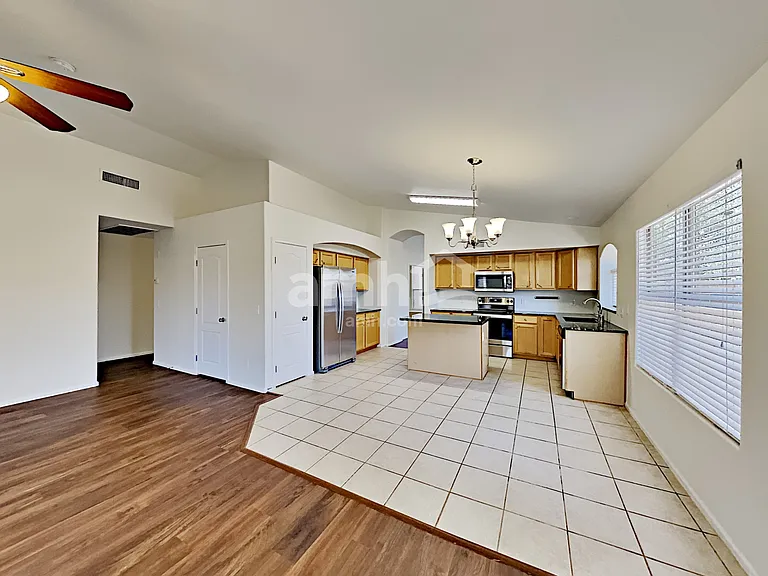 10262 W Patrick Ln — Photo 7