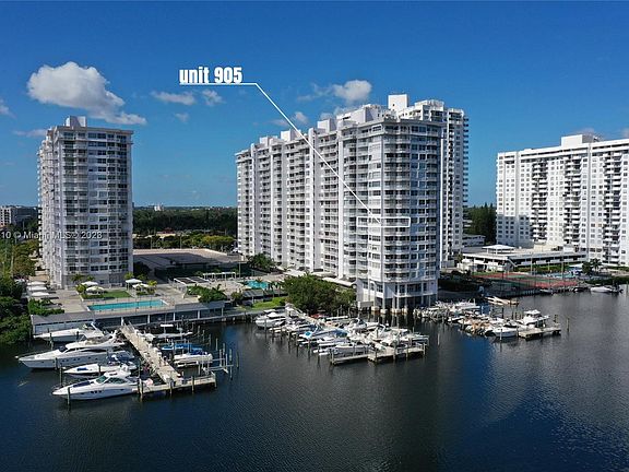 2nd image of 18081 Biscayne Blvd APT 905