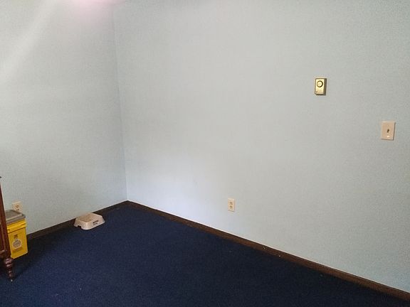 5th image of 4076 Huron St