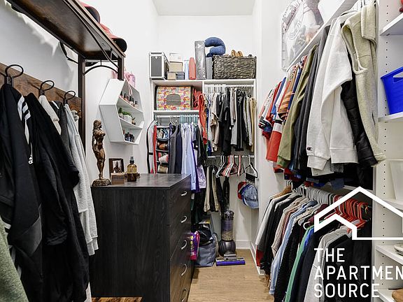 4th image of 3460 N Lincoln Ave #202