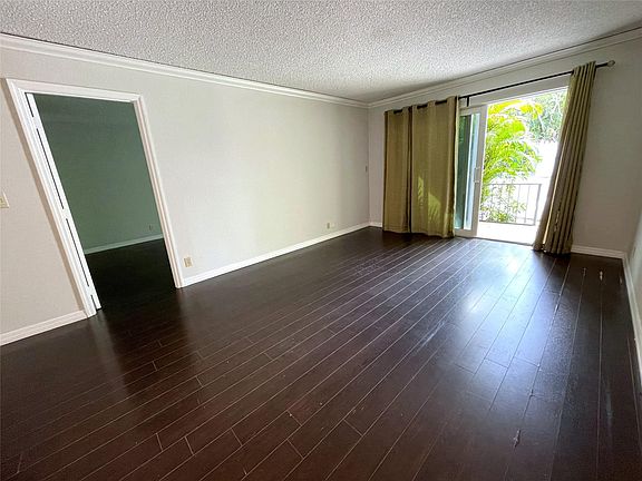 3rd image of 3000 NE 5 Terrace #105-A
