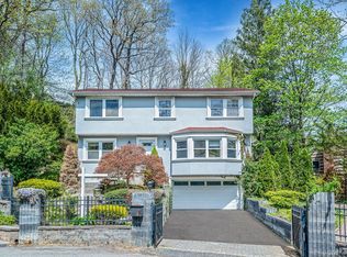 210 Mill Dam Ct, Centerport, NY 11721