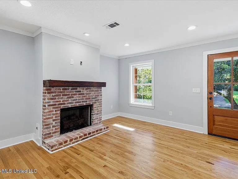117 McCree Dr — Photo 8