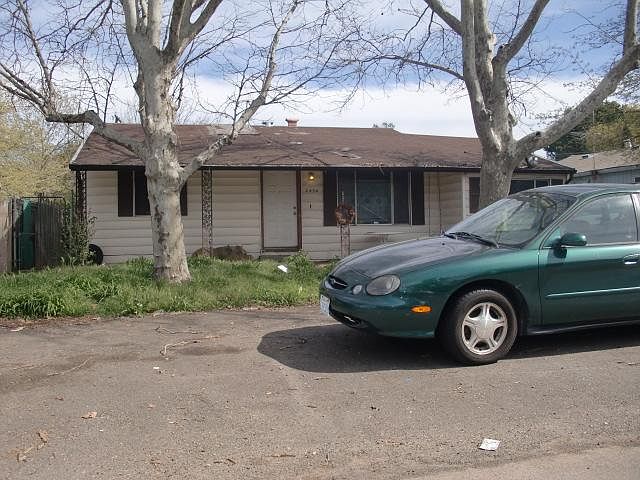 1st image of 2454 Knoll St