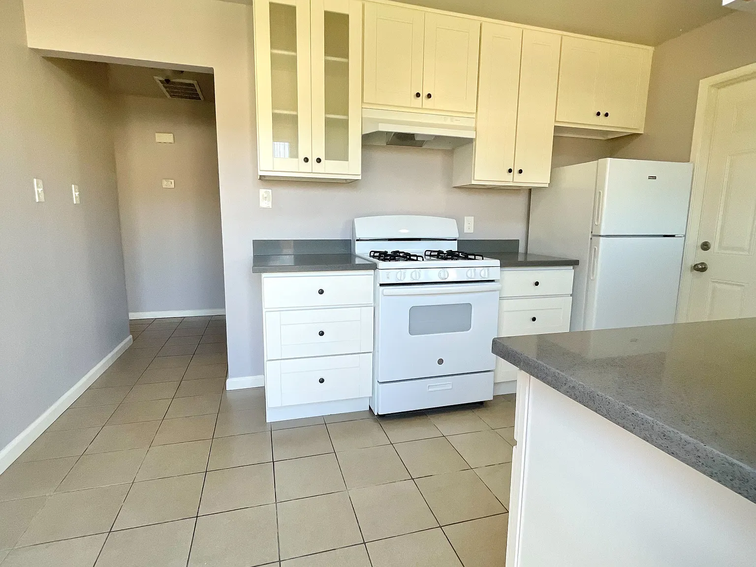 3269 Somerset Ave — Photo 4