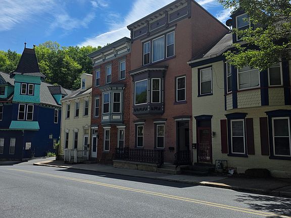 2nd image of 131 W Broadway