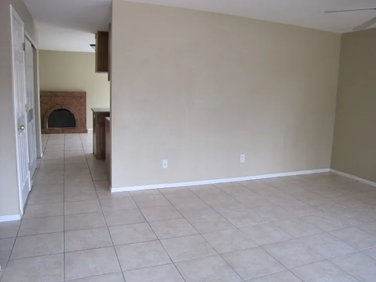 823 Plaza Encanto — Photo 3