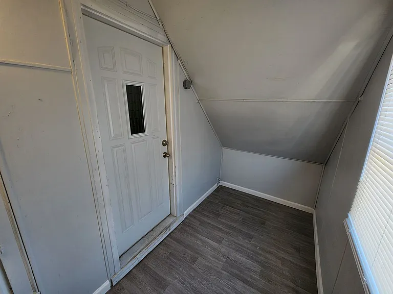 204 N Military Rd — Photo 8