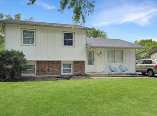 851 Grove Ln, Bolingbrook, IL 60440