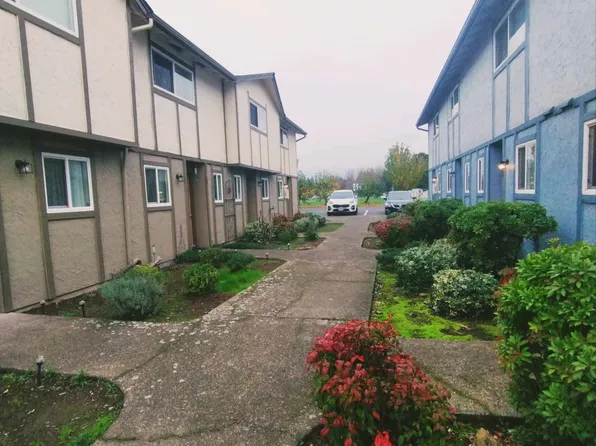 Country Pines Townhomes