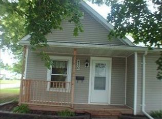 430 S 4th Ave W, Newton, IA 50208