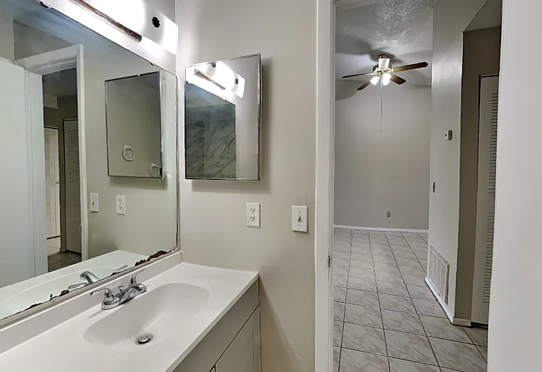 1921 Truman Rd — Photo 11