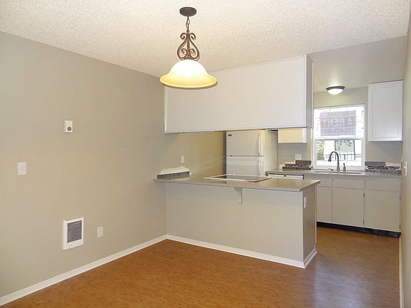 2nd image of 1921 N Oakes St APT B