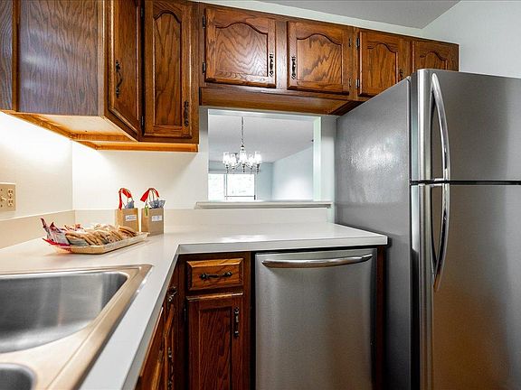 2nd image of 29 Lake Vista Trl APT 202