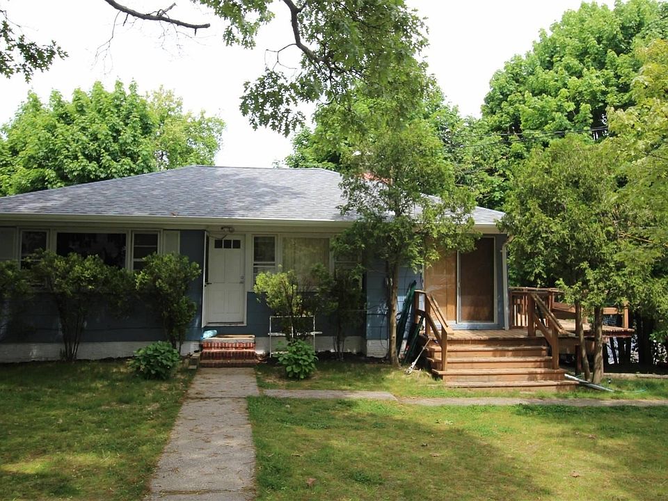 2nd image of 8 Holzman Dr
