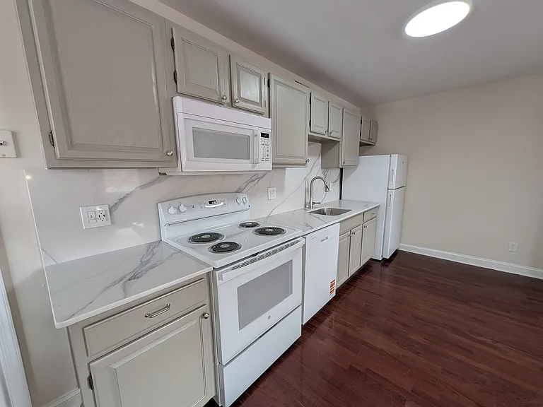 416 Main St #I — Photo 7