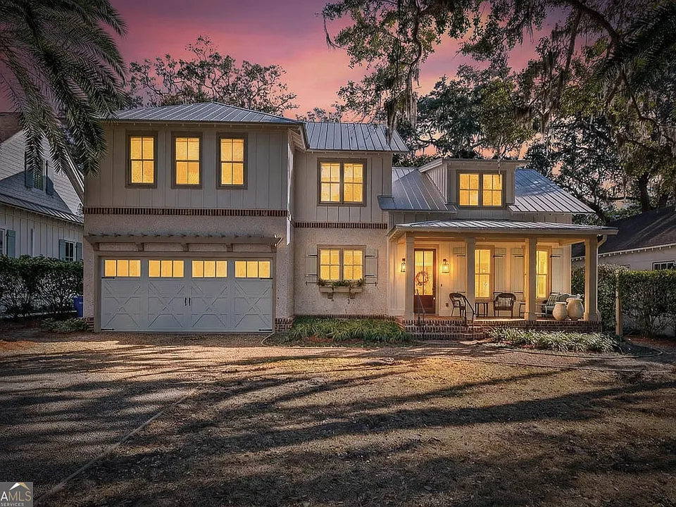 1030 Village Oaks Ln