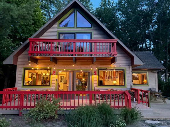 7258 E Beach Dr, South Haven, MI 49090