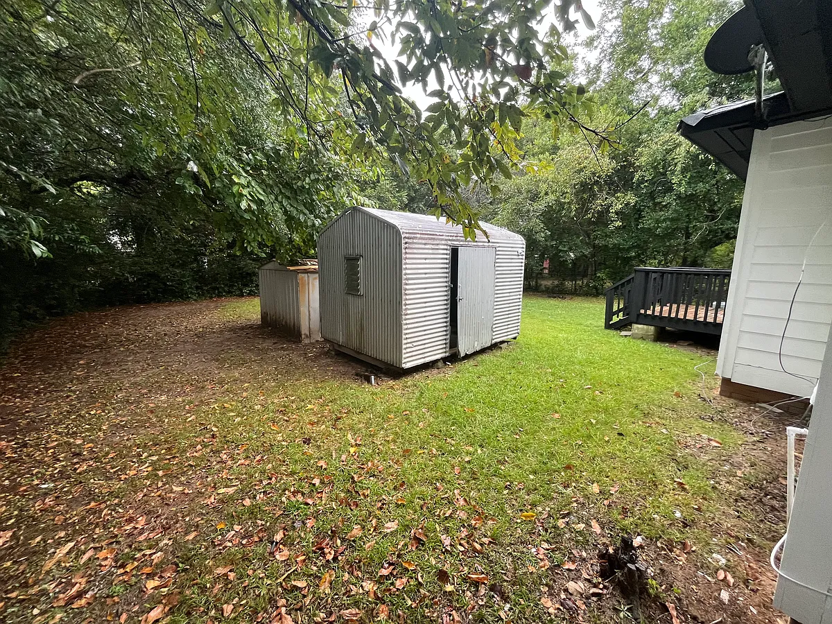Building Photo - 204 Ravenwood Way