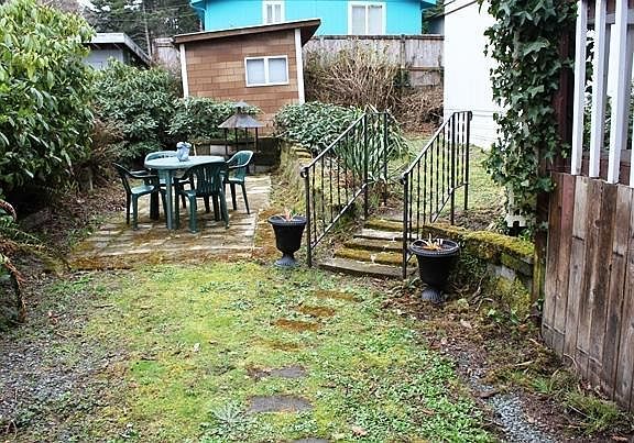 4th image of 1052 S Dolphin St