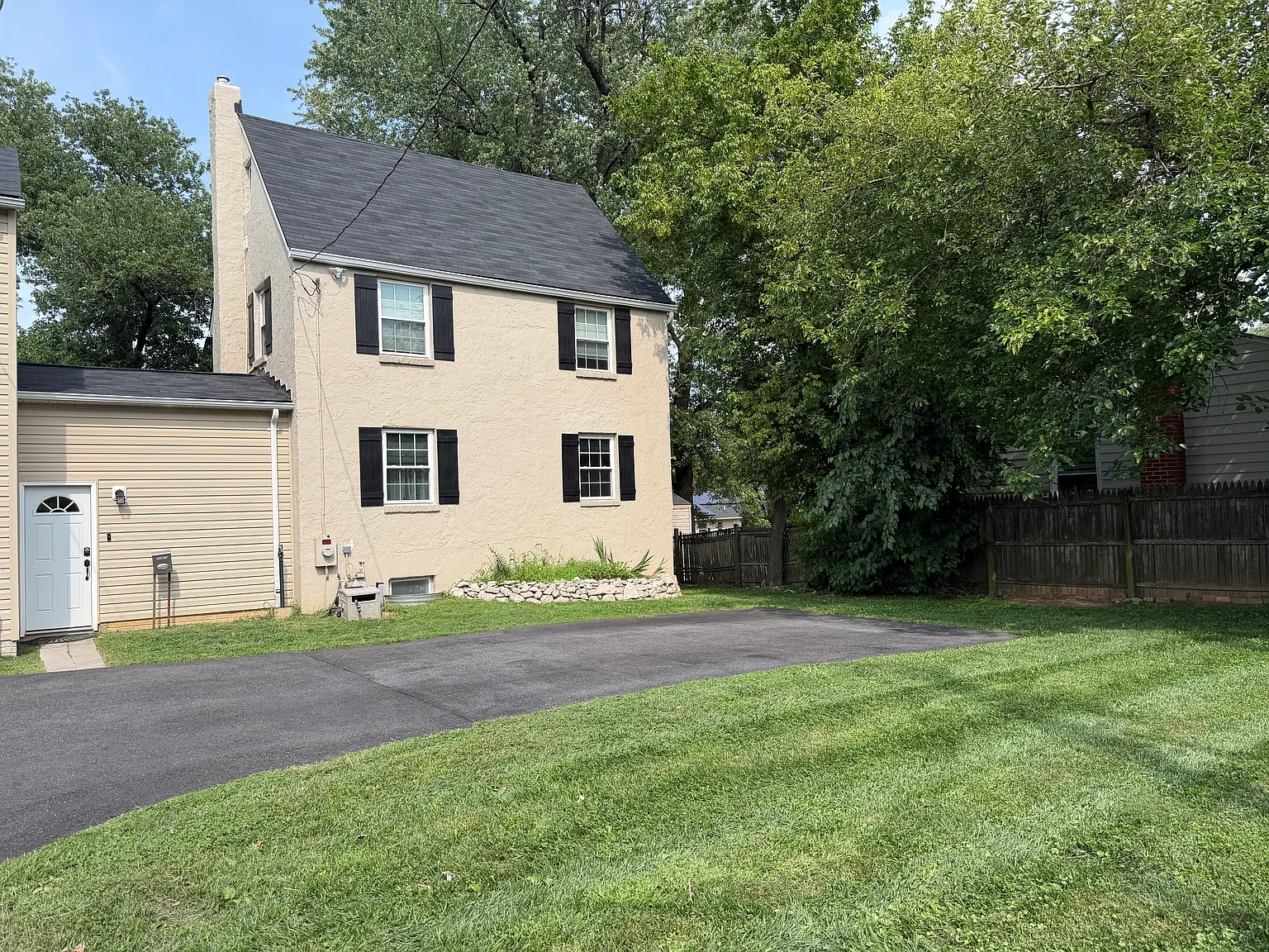 3 bed, 1.5 bath, 1104 sqft, $3,200 — Photo 3