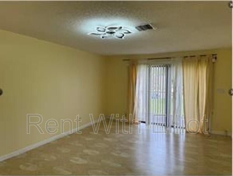 2nd image of 25 Laredo Pl