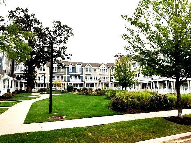 2nd image of 74 Lakeview Pl
