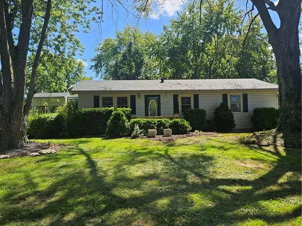 903 Roncelli Rd, Lexington, MO 64067