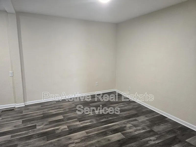 3 bed, 2.0 bath, 1600 sqft, $2,800 — Photo 4