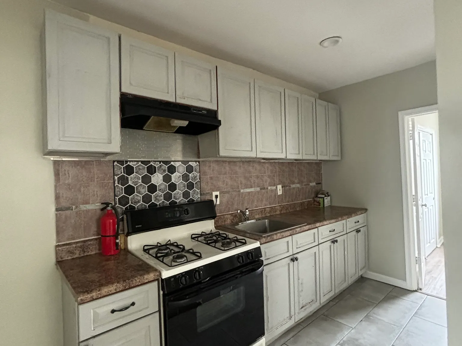 5 bed, 1400 sqft, $2,850 — Photo 1