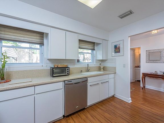 4th image of 14215 Wellesley Dr