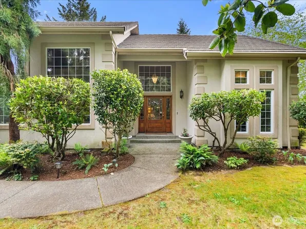 121 E Sterling Dr, Allyn, WA 98524
