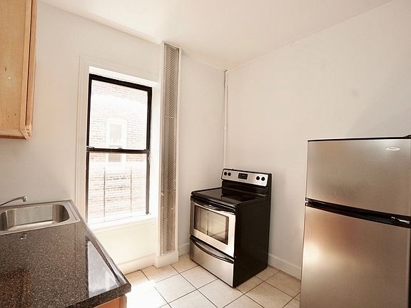 2nd image of 24 Saint Nicholas Pl #4