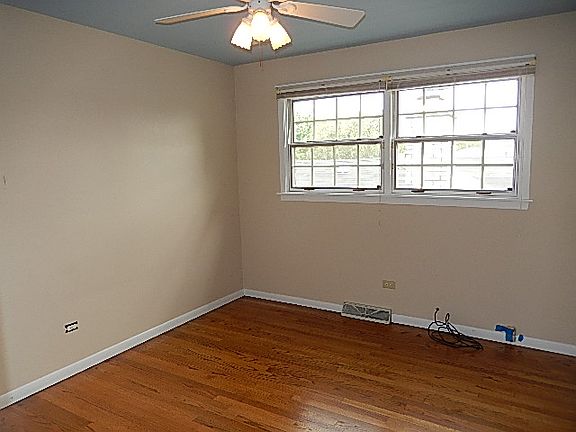 4th image of 10204 S Komensky Ave