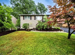 165 Rollins Trl, Hopatcong, NJ 07843