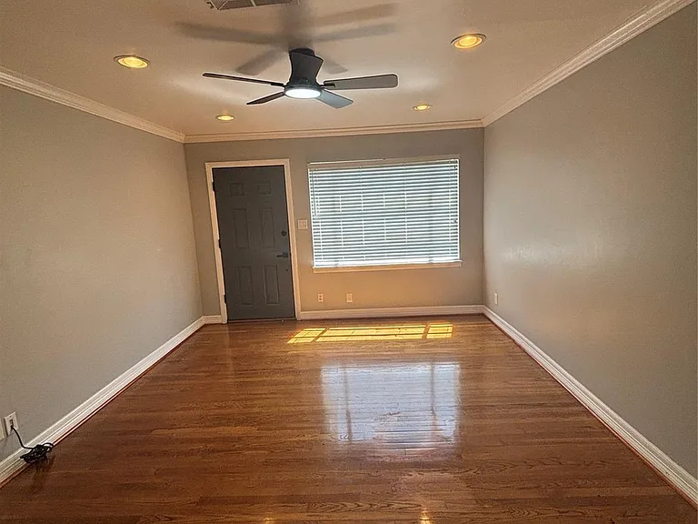 10510 Sierra Dr — Photo 3