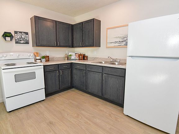 5th image of 900 Rock Island Ave #101