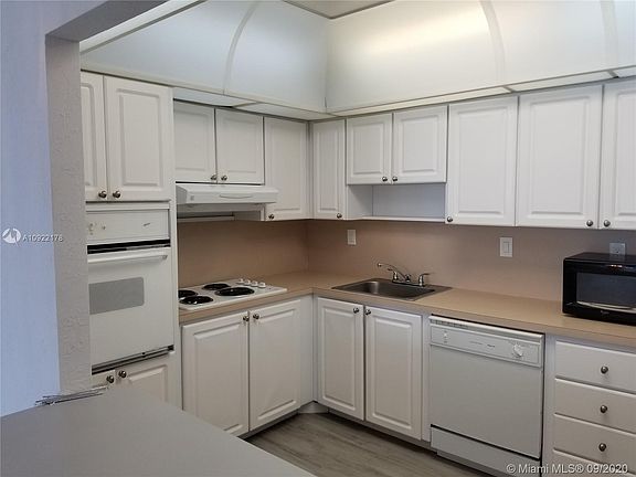 4th image of 19380 Collins Ave APT 1221