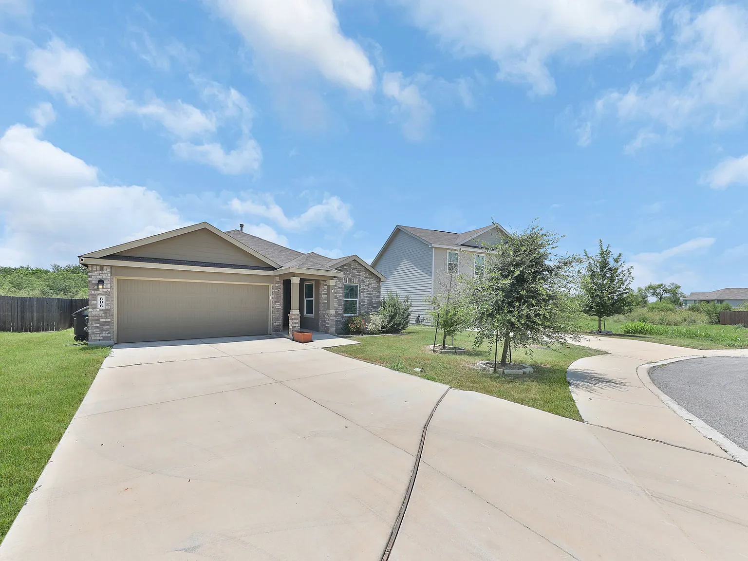 3 bed, 1459 sqft, $1,900 — Photo 1