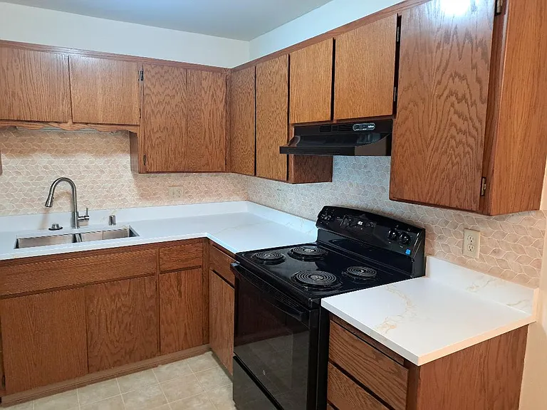 570 S Perry Pkwy #7 — Photo 7