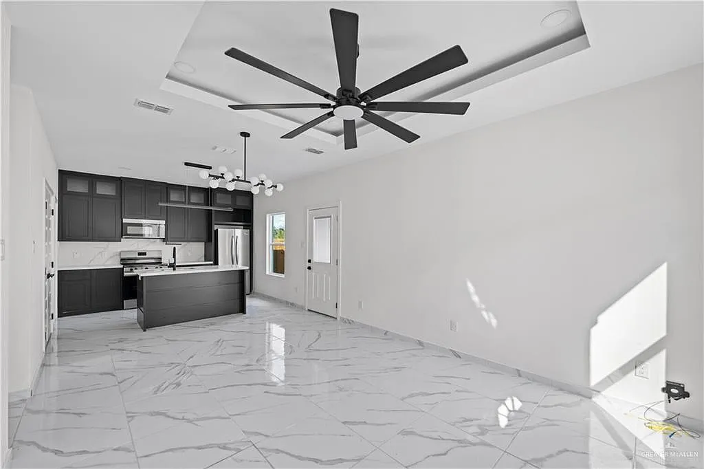 3 bed, 2.0 bath, 1068 sqft, $1,400 — Photo 3
