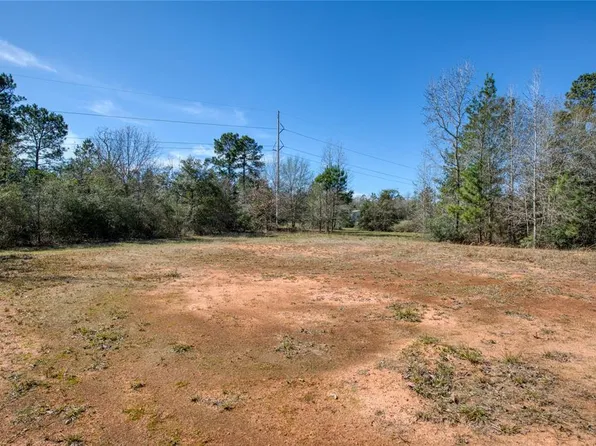 8048 Hills Pkwy, Montgomery, TX 77316