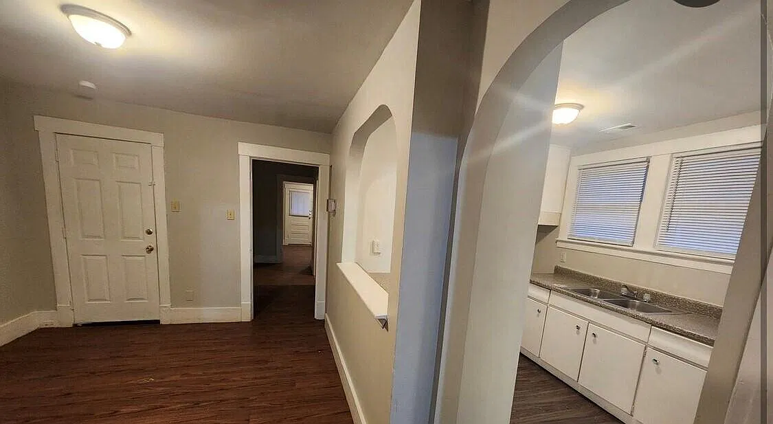 235 E Southern Heights Ave — Photo 2