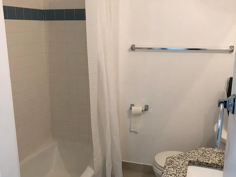 865 W Columbia Ln — Photo 7