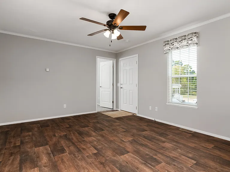 Center Manor — Photo 33