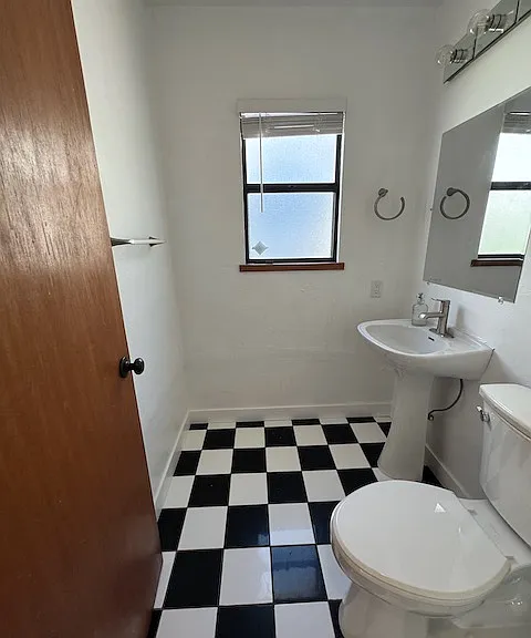 406 N Clementine St — Photo 16