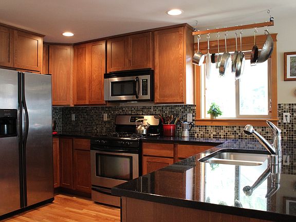 Gorgeous kitchen with loads 